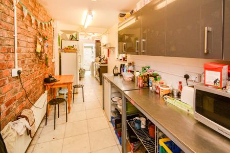 6 bedroom Flat to let in Wilmslow Road, Withington, Manchester, M20