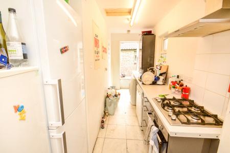 6 bedroom Flat to let in Wilmslow Road, Withington, Manchester, M20