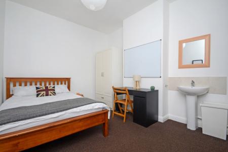 4 bedroom Terraced House for sale in Landcross Road, Manchester, M14
