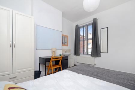 4 bedroom Terraced House for sale in Landcross Road, Manchester, M14