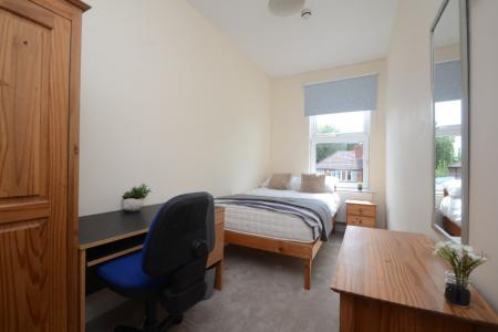 6 bedroom End of terrace house for sale in Mauldeth Road, Manchester, M14