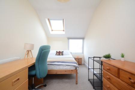 6 bedroom End of terrace house for sale in Mauldeth Road, Manchester, M14