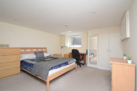 6 bedroom End of terrace house for sale in Mauldeth Road, Manchester, M14