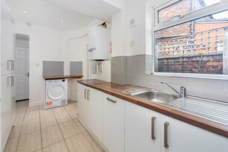 4 bedroom End of terrace house to let in 4 Bed Hibbert Street, Rusholme, Manchester, M14