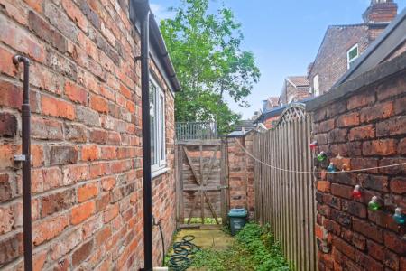 5 bedroom Terraced House for sale in Albion Road, Fallowfield, Manchester, M14