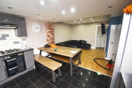 6 bedroom Detached house to let in Moseley Road, Fallowfield, Manchester, M14
