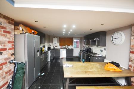 6 bedroom Detached house to let in Moseley Road, Fallowfield, Manchester, M14