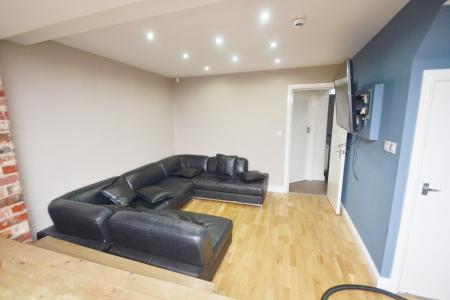 6 bedroom Detached house to let in Moseley Road, Fallowfield, Manchester, M14