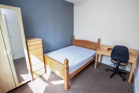 6 bedroom Terraced House to let in Furness Road, Fallowfield, Manchester, M14