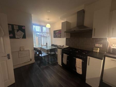 7 bedroom End of terrace house to let in Kingswood Road, Fallowfield, Manchester, M14