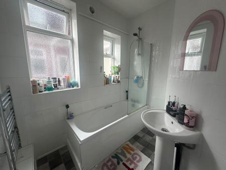 7 bedroom End of terrace house to let in Kingswood Road, Fallowfield, Manchester, M14