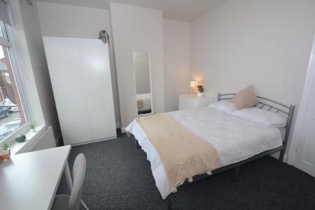 3 bedroom Terraced House to let in Horton Road, Rusholme, Manchester, M14