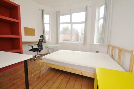 6 bedroom Semi-detached house to let in Scarsdale Road, Victoria Park, Manchester, M14