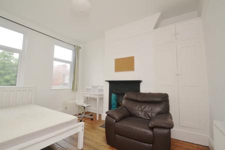 6 bedroom Semi-detached house to let in Scarsdale Road, Victoria Park, Manchester, M14