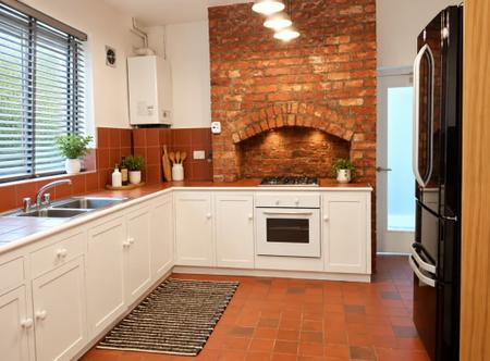 6 bedroom Terraced House to let in Carmoor Road, Manchester, M13
