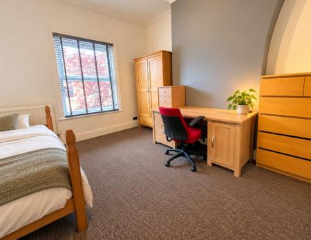 5 bedroom Terraced House to let in Albion Road, Fallowfield, Manchester, M14