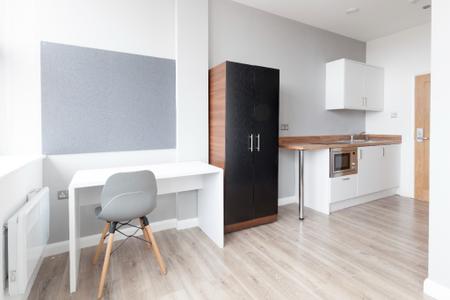 1 bedroom Studio flat to let in Abington Street, Town Centre, Northampton, NN1
