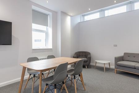 1 bedroom Studio flat to let in Abington Street, Town Centre, Northampton, NN1