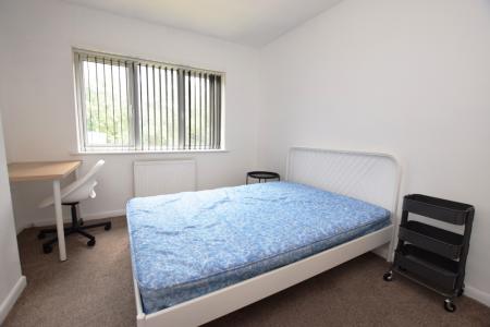 5 bedroom Semi-detached house to let in London Road, Far Cotton, Northampton, NN4