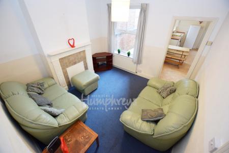 1 bedroom House share to let in Lutterworth Road, Abington, Northampton, NN1