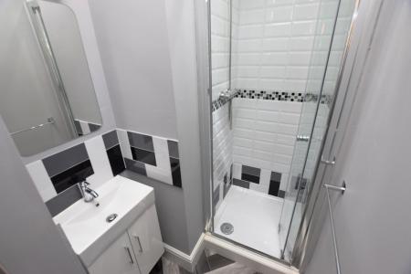 6 bedroom Semi-detached house to let in Burns Street, Abington, Northampton, NN1