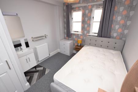 6 bedroom Semi-detached house to let in Burns Street, Abington, Northampton, NN1