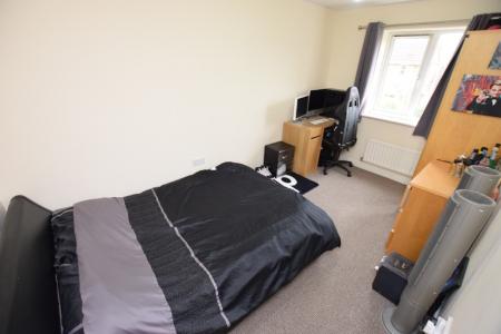 6 bedroom Semi-detached house to let in West Cotton Close, Far Cotton, Northampton, NN4