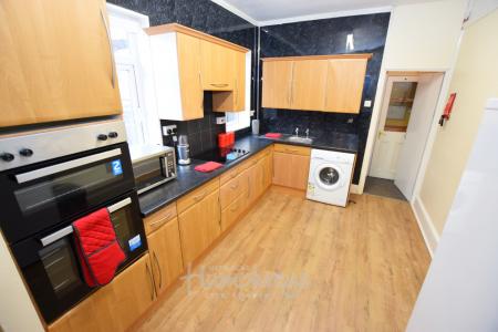 5 bedroom Terraced House to let in Adams Avenue, Abington, Northampton, NN1