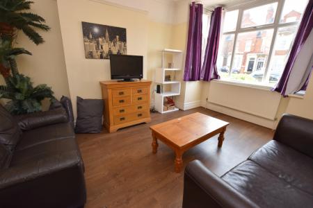4 bedroom Terraced House to let in Kingsthorpe Grove, Kingsthorpe, Northampton, NN2