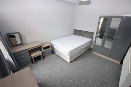 6 bedroom Terraced House to let in Adams Avenue, Abington, Northampton, NN1