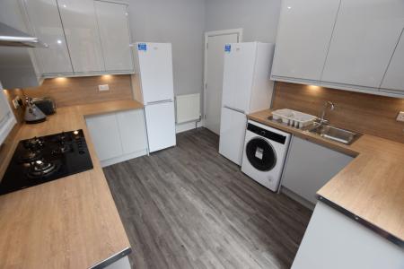 6 bedroom Terraced House to let in Adams Avenue, Abington, Northampton, NN1