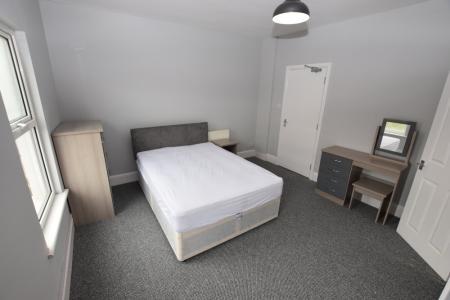 6 bedroom Terraced House to let in Adams Avenue, Abington, Northampton, NN1