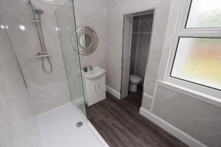 6 bedroom Terraced House to let in Adams Avenue, Abington, Northampton, NN1