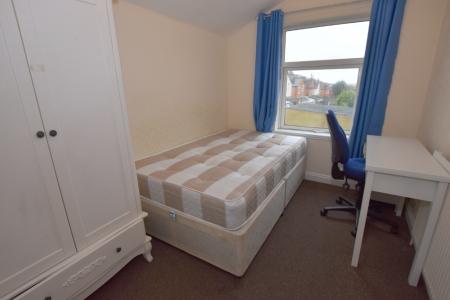 4 bedroom Terraced House to let in Perry Street, Abington, Northampton, NN1