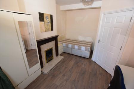 4 bedroom Terraced House to let in Perry Street, Abington, Northampton, NN1
