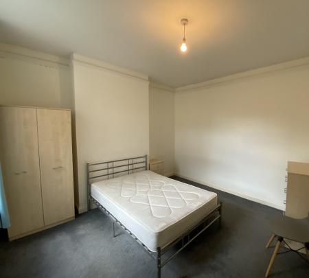 5 bedroom Semi-detached house to let in Purser Road, Abington, Northampton, NN1