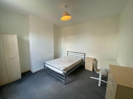 5 bedroom Semi-detached house to let in Purser Road, Abington, Northampton, NN1