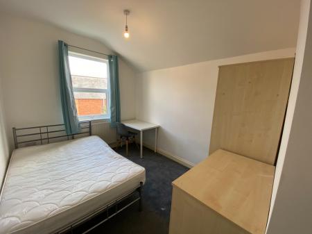 5 bedroom Semi-detached house to let in Purser Road, Abington, Northampton, NN1