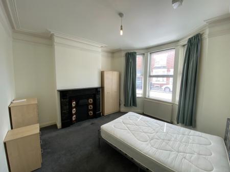 5 bedroom Semi-detached house to let in Purser Road, Abington, Northampton, NN1