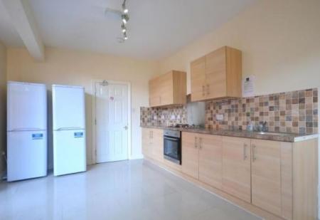 5 bedroom Semi-detached house to let in Purser Road, Abington, Northampton, NN1