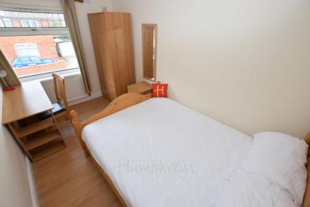 5 bedroom Semi-detached house to let in Langdale Road, Northampton, NN2