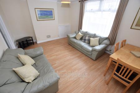 5 bedroom Semi-detached house to let in Langdale Road, Northampton, NN2