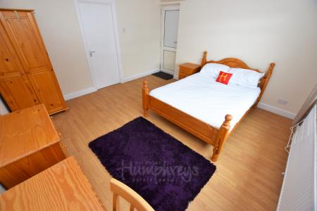 5 bedroom Semi-detached house to let in Langdale Road, Northampton, NN2