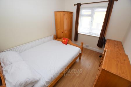 5 bedroom Semi-detached house to let in Langdale Road, Northampton, NN2