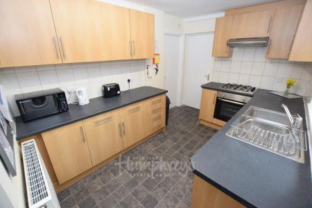 5 bedroom House share to let in Langdale Road, Northampton, NN2