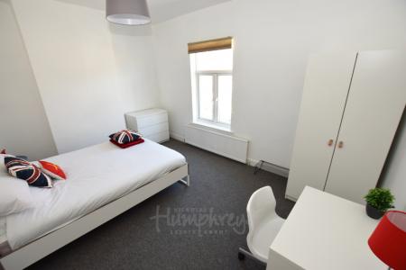 5 bedroom Terraced House to let in Queens Road, Abington, Northampton, NN1