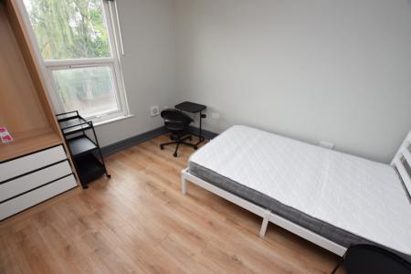 6 bedroom Terraced House to let in Victoria Promenade, Northampton, NN1