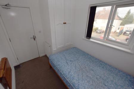 5 bedroom Semi-detached house to let in Friars Avenue, Far Cotton, Northampton, NN4