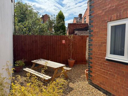 6 bedroom Terraced House for sale in Burns Street, Abington, Northampton, NN1