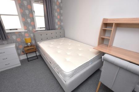 6 bedroom Terraced House for sale in Burns Street, Abington, Northampton, NN1